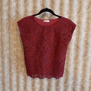 Dk red lace front sleeveless tee size M